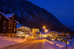 Nachtansicht des österreichischen Skiorts der Marke, Bludenz, Vorarlberg, Österreich stockbilder Nachtansicht des österreichischen Skiorts der Marke, Bludenz, Vorarlberg, Österreich stockbilder