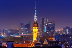 Nachtluftstadtbild von Tallinn, Estland stockfotos Nachtluftstadtbild von Tallinn, Estland stockfotos