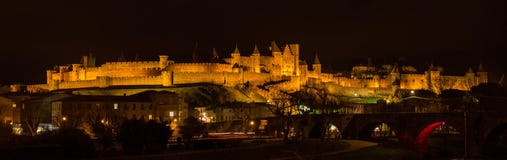 Nachtpanorama von Carcassonne-Festung - Frankreich lizenzfreie stockfotografie Nachtpanorama von Carcassonne-Festung - Frankreich lizenzfreie stockfotografie