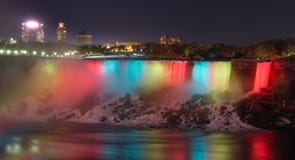 Nachtszene von Niagara Falls lizenzfreies stockfoto Nachtszene von Niagara Falls lizenzfreies stockfoto