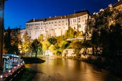 Nachtszenische Ansicht zum Schloss in Cesky Krumlov Lizenzfreies Stockfoto Nachtszenische Ansicht zum Schloss in Cesky Krumlov Lizenzfreies Stockfoto