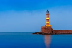 Nachtvuurtoren in oude haven, Chania, Kreta stock foto's Nachtvuurtoren in oude haven, Chania, Kreta stock foto's