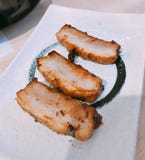 Naczynie yummy piec na grillu pokrojony wieprzowina brzuch zdjęcia stock Naczynie yummy piec na grillu pokrojony wieprzowina brzuch zdjęcia stock