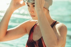 Nageur se préparant à une formation de natation photographie stock Nageur se préparant à une formation de natation photographie stock