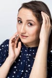 Nahaufnahmeporträt der schönen Asiatin über weißem Hintergrund lizenzfreie stockfotografie Nahaufnahmeporträt der schönen Asiatin über weißem Hintergrund lizenzfreie stockfotografie