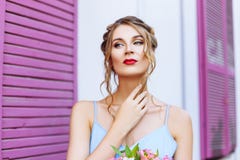 Nahaufnahmeporträt eines schönen Mädchens mit ausdrucksvollen Augen stockfoto Nahaufnahmeporträt eines schönen Mädchens mit ausdrucksvollen Augen stockfoto