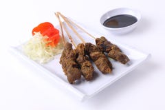 Nahrung Satay Indonesien auf weißer Platte stockfoto Nahrung Satay Indonesien auf weißer Platte stockfoto