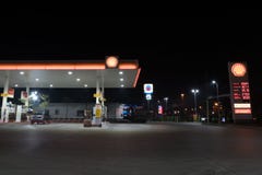 NAKHON PATHOM, THAILAND - FEB, 2018: the Shell fuel petrol station in the night scene royalty free stock photo NAKHON PATHOM, THAILAND - FEB, 2018: the Shell fuel petrol station in the night scene royalty free stock photo