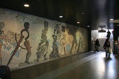 NAPOLI, ITALIE, NOVEMBRE 2016 - une mosaïque splendide dans le style antique de Rome fournit Toledo Station de la nouvelle métro photographie stock libre de droits NAPOLI, ITALIE, NOVEMBRE 2016 - une mosaïque splendide dans le style antique de Rome fournit Toledo Station de la nouvelle métro photographie stock libre de droits
