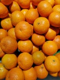 Naranja fresca de las granjas vendidas en el mercado, supermercados fotografía de archivo Naranja fresca de las granjas vendidas en el mercado, supermercados fotografía de archivo