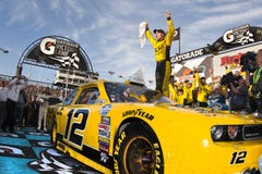 NASCAR: JR córneo carril de Sam de la victoria imágenes de archivo libres de regalías NASCAR: JR córneo carril de Sam de la victoria imágenes de archivo libres de regalías