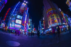 Nattetidschackningsperiodgata p? neonstaden i Kabuki-cho Shinjuku Tokyo arkivfoto Nattetidschackningsperiodgata p? neonstaden i Kabuki-cho Shinjuku Tokyo arkivfoto