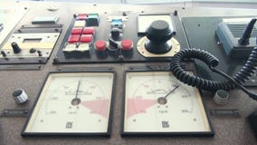 Navigationsbr?cke von Schiffskapit?nen drehen sich, Steuerung des Schiffs stock video Navigationsbr?cke von Schiffskapit?nen drehen sich, Steuerung des Schiffs stock video
