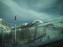 Neigez sur des montagnes sur le chemin en Andorre photo stock Neigez sur des montagnes sur le chemin en Andorre photo stock