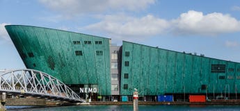 NEMO Science Museum, Amsterdam, Paesi Bassi immagine stock NEMO Science Museum, Amsterdam, Paesi Bassi immagine stock
