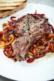 Nervure de viande avec des légumes images stock Nervure de viande avec des légumes images stock