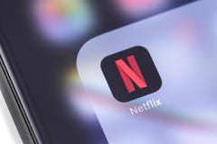 Netflix在屏幕智能手机的象应用程序 图库摄影 Netflix在屏幕智能手机的象应用程序 图库摄影