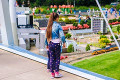 netherlands Tana Haag L'Olanda Meridionale Parco miniatura Madurodam Luglio 2016 miniatura del treno giallo, la ferrovia olandese immagine stock libera da diritti netherlands Tana Haag L'Olanda Meridionale Parco miniatura Madurodam Luglio 2016 miniatura del treno giallo, la ferrovia olandese immagine stock libera da diritti