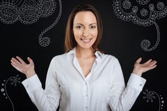 Nette Geschäftsfrau, die glücklich lächelt und sich fühlt stockfoto Nette Geschäftsfrau, die glücklich lächelt und sich fühlt stockfoto