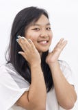 Nettes asiatisches Mädchen auf lokalisiertem Hintergrund lizenzfreies stockbild Nettes asiatisches Mädchen auf lokalisiertem Hintergrund lizenzfreies stockbild