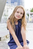 Nettes Mädchen mit dem blonden Haar lizenzfreie stockfotografie Nettes Mädchen mit dem blonden Haar lizenzfreie stockfotografie