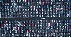 Neuwagenparkplatz und -lKW stockbilder Neuwagenparkplatz und -lKW stockbilder