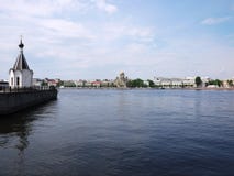 Река Neva в Санкт-Петербурге, России Великолепные здания и старая архитектура красивого города, который посещен мимо стоковые изображения rf Река Neva в Санкт-Петербурге, России Великолепные здания и старая архитектура красивого города, который посещен мимо стоковые изображения rf