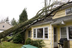 NEW JERSEY, USA, October 2012 - Residential Roof Damage Caused B Royalty Free Stock Photography NEW JERSEY, USA, October 2012 - Residential Roof Damage Caused B Royalty Free Stock Photography