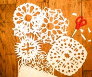 New Year/Christmas decoration - white paper snoflakes stock photography New Year/Christmas decoration - white paper snoflakes stock photography