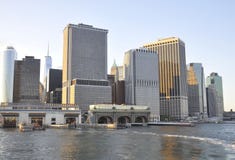 New York City, am 3. August: Staten Island Ferry Terminal von unterem Manhattan in New York City lizenzfreies stockbild New York City, am 3. August: Staten Island Ferry Terminal von unterem Manhattan in New York City lizenzfreies stockbild