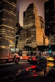 NEW YORK CITY - 21. JULI: Straßenverkehr nachts am 1. Juli 2015 in New York lizenzfreie stockfotografie NEW YORK CITY - 21. JULI: Straßenverkehr nachts am 1. Juli 2015 in New York lizenzfreie stockfotografie