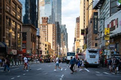 New York City/los E.E.U.U. - 13 de julio de 2018: Séptima opinión de la calle de la avenida en foto de archivo New York City/los E.E.U.U. - 13 de julio de 2018: Séptima opinión de la calle de la avenida en foto de archivo