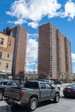 New York City, NY/USA - 04/09/2019 : Programmes de construction de logements de NYC sur la 145th rue et boulevard de Malcolm X da photo stock New York City, NY/USA - 04/09/2019 : Programmes de construction de logements de NYC sur la 145th rue et boulevard de Malcolm X da photo stock