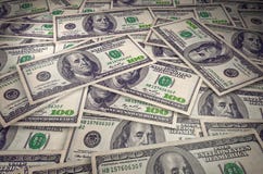 New York, Etats-Unis - 5 juillet 2018 : Une pile de cent billets de banque des USA avec des portraits de président Argent liquide illustration libre de droits New York, Etats-Unis - 5 juillet 2018 : Une pile de cent billets de banque des USA avec des portraits de président Argent liquide illustration libre de droits