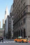 New York gulnar taxitaxin rusar från den Grand Central stationsunden royaltyfria bilder New York gulnar taxitaxin rusar från den Grand Central stationsunden royaltyfria bilder