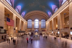 New York, NY/Stati Uniti - marzo 25, 2019: Paesaggio dell'interno di grande terminale della stazione in Manhattan fotografia stock libera da diritti New York, NY/Stati Uniti - marzo 25, 2019: Paesaggio dell'interno di grande terminale della stazione in Manhattan fotografia stock libera da diritti