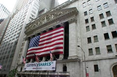 New York Stock Exchange z flagą amerykańską obraz stock New York Stock Exchange z flagą amerykańską obraz stock