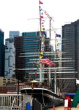New York USA - September 2, 2018: Södra gatahamnstad och pir 17 i Lower Manhattan Området inkluderar moderna turist- gallerior arkivfoto New York USA - September 2, 2018: Södra gatahamnstad och pir 17 i Lower Manhattan Området inkluderar moderna turist- gallerior arkivfoto