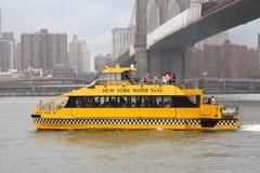 New- Yorkwasser-Taxi lizenzfreies stockfoto New- Yorkwasser-Taxi lizenzfreies stockfoto