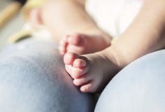 Newborn концепция: дети пугающе и чудесно сделаны стоковая фотография Newborn концепция: дети пугающе и чудесно сделаны стоковая фотография