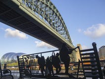 Newcastle sopra Tyne, Inghilterra, Regno Unito Il ponte di Tyne sopra il fiume Tyne che collega Newcastle sopra Tyne e Gateshead immagine stock Newcastle sopra Tyne, Inghilterra, Regno Unito Il ponte di Tyne sopra il fiume Tyne che collega Newcastle sopra Tyne e Gateshead immagine stock