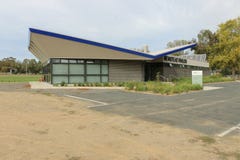 NEWSTEAD, ВИКТОРИЯ, АВСТРАЛИЯ - 27-ое апреля 2016: $1 Муниципалитеты Вьетнама, муниципалитет централи s 5 Вьетнама 'город s самый стоковое изображение rf NEWSTEAD, ВИКТОРИЯ, АВСТРАЛИЯ - 27-ое апреля 2016: $1 Муниципалитеты Вьетнама, муниципалитет централи s 5 Вьетнама 'город s самый стоковое изображение rf