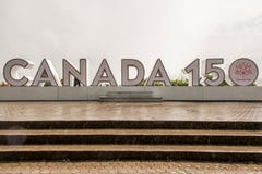 NIAGRA, ONTARIO Canada 06 09 het teken van 2017 bij de verjaardag van Canada ` s 150th van niagradalingen van Federatie in 2017 w Royalty-vrije Stock Foto's NIAGRA, ONTARIO Canada 06 09 het teken van 2017 bij de verjaardag van Canada ` s 150th van niagradalingen van Federatie in 2017 w Royalty-vrije Stock Foto's