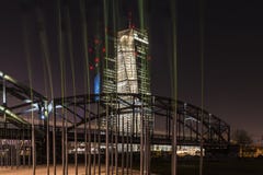 Nieuw ECB EZB in Frankfurt, Duitsland bij nacht royalty-vrije stock fotografie Nieuw ECB EZB in Frankfurt, Duitsland bij nacht royalty-vrije stock fotografie