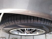 Nieuwe de close-upfoto 3 van de autoband stock afbeelding Nieuwe de close-upfoto 3 van de autoband stock afbeelding
