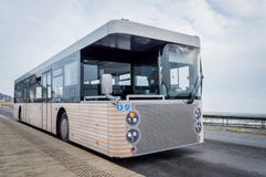 Nieuwe moderne pendelbus stock afbeeldingen Nieuwe moderne pendelbus stock afbeeldingen