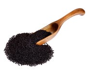 Nigella или черный тимон в деревянной ложке, изолированной на белом ба стоковые изображения Nigella или черный тимон в деревянной ложке, изолированной на белом ба стоковые изображения