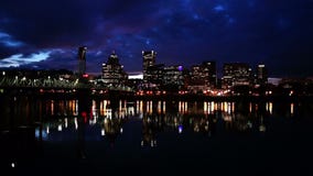 Nighttime Willamette Oregon nabrzeża miasta Rzeczna Portlandzka linia horyzontu zdjęcie wideo Nighttime Willamette Oregon nabrzeża miasta Rzeczna Portlandzka linia horyzontu zdjęcie wideo