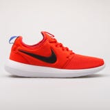 Nike Roshe Dwa czerwieni tenisówka zdjęcia royalty free Nike Roshe Dwa czerwieni tenisówka zdjęcia royalty free