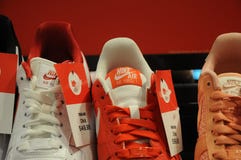 NIKE SKODON PÅ SALE I KÖPENHAMNEN DANMARK fotografering för bildbyråer NIKE SKODON PÅ SALE I KÖPENHAMNEN DANMARK fotografering för bildbyråer